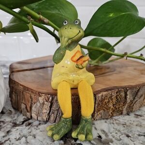 1 SHELF SITTER" FROG 4 inc " Tall Holding Butterfly